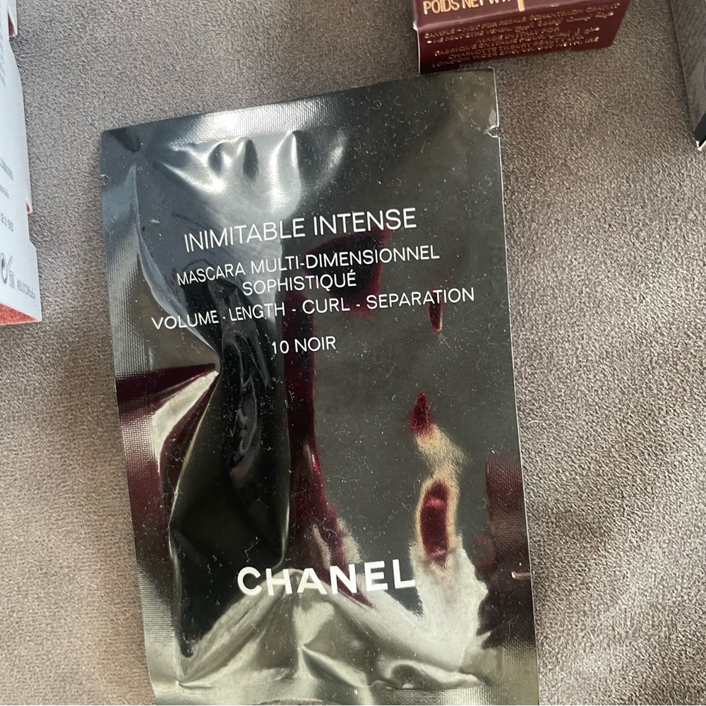 Makeup sample bundle - NARS, Charlotte Tillbury, Estée Lauder and more - Picture 3 of 6